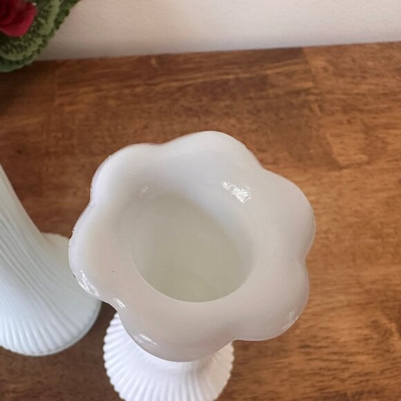 Set of 4 Randall Milk Glass Bud Vases Ribbed Ruffle Edge Wedding Decor White - Picture 7 of 10